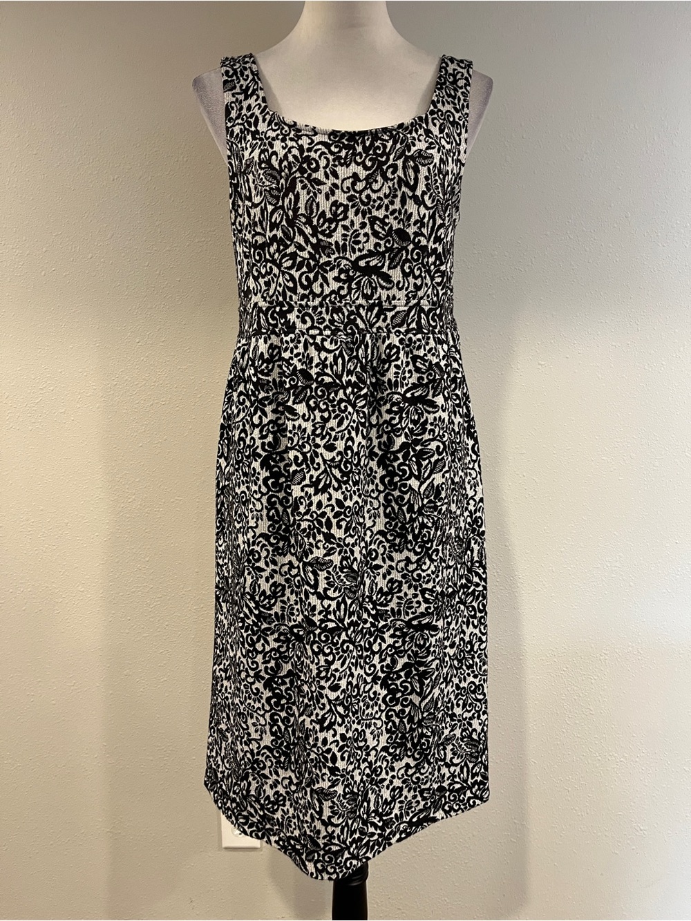 Black & White Floral Sleeveless Shift maternity Dress